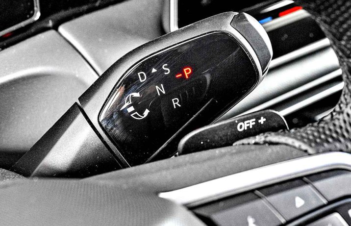 Volkswagen Tiguan 2.0 TDI 193 4Motion DSG R-Line – kokpit, dźwignia DSG