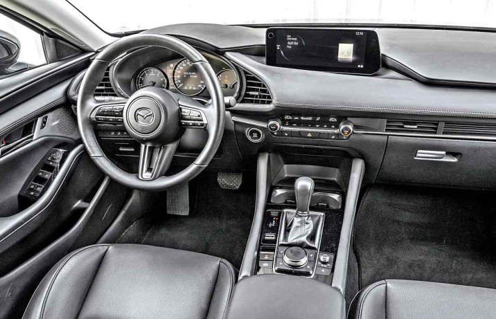 Mazda 3 sedan 2.0 e-Skyactiv X 6AT (2024) –deska rozdzielcza