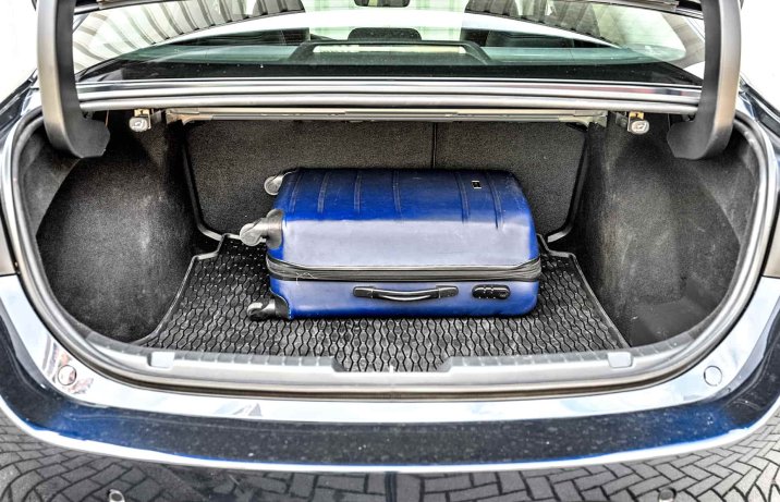 Mazda 3 sedan 2.0 e-Skyactiv X 6AT (2024) – bagażnik