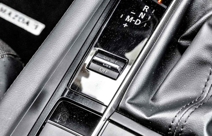 Mazda 3 sedan 2.0 e-Skyactiv X 6AT (2024) – tryby jazdy