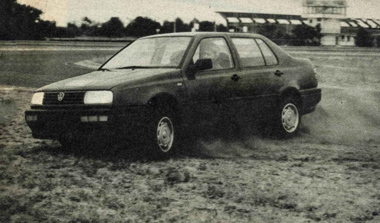 Volkswagen-Vento-1992-na-torze-bok