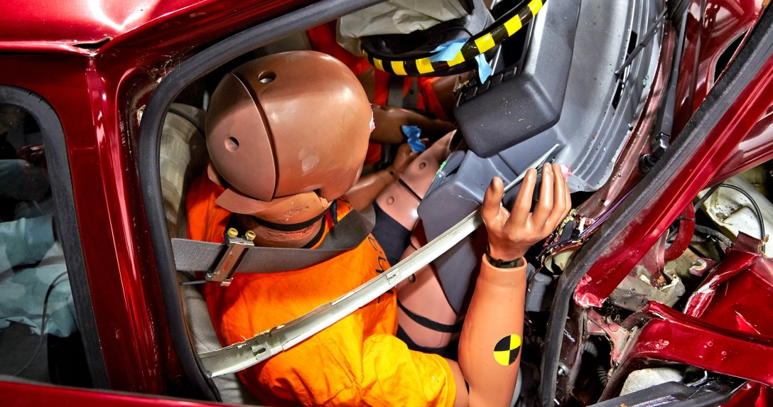 Kabina kierowcy po crash teście Rovera 100