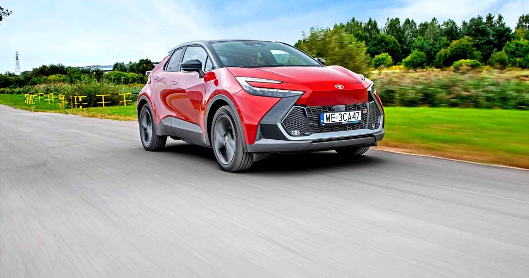 Toyota C-HR 2.0 Hybrid Dynamic Force Plug-in (2024) – przód