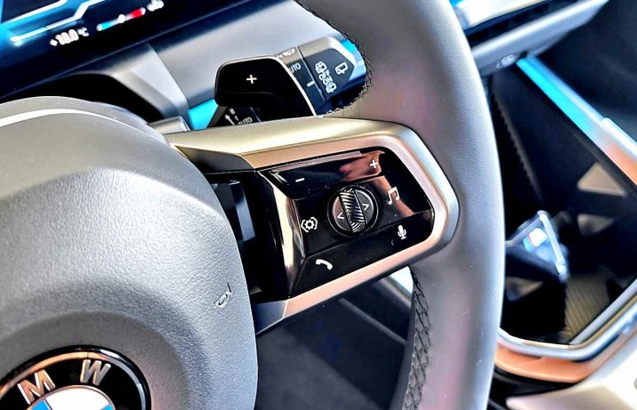 BMW X3 G45 – sterowanie na kierownicy