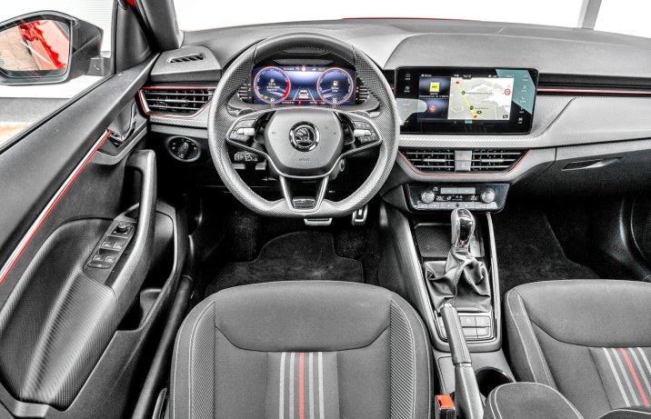 Skoda Scala 1.5 TSI DSG - test (2024) - kokpit, deska rozdzielcza