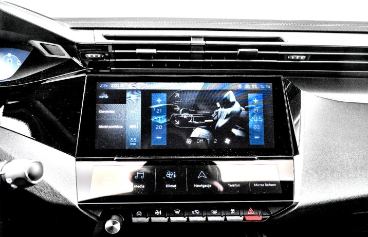 Peugeot 308 Hybrid 136 e-DCS6 - test (2024) - centralny ekran dotykowy