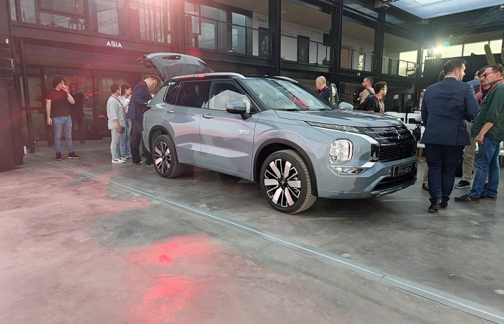 2025 Mitsubishi Outlander PHEV