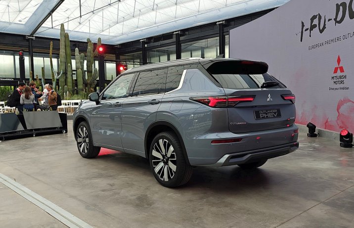 2025 Mitsubishi Outlander PHEV