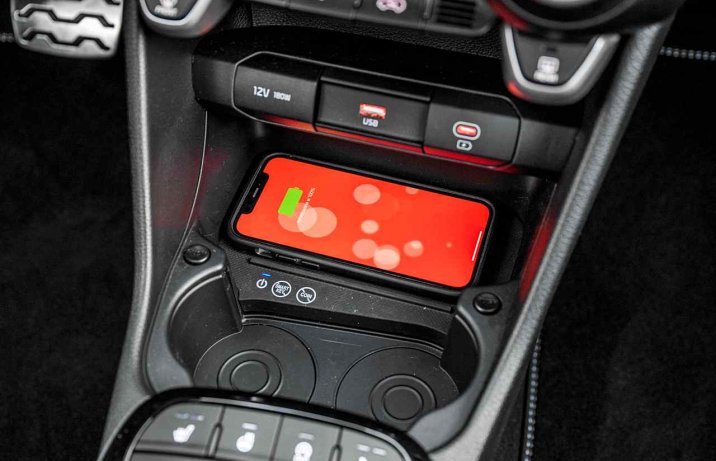 Kia Picanto 1.2 DPI 5 AMT GT Line –kokpit, ładowarka indukcyjna