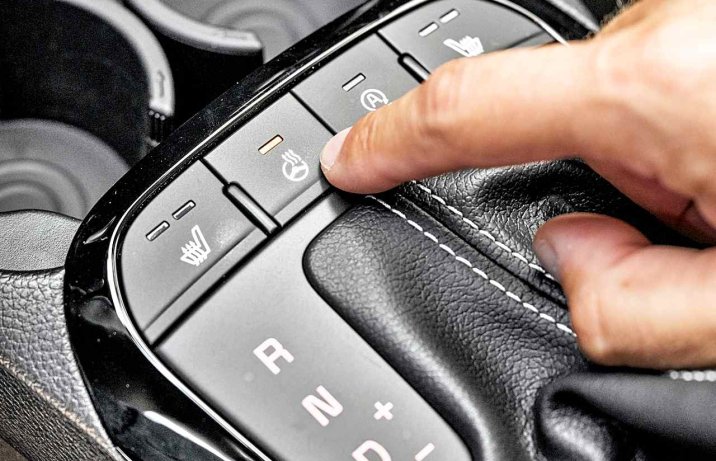 Kia Picanto 1.2 DPI 5 AMT GT Line –kokpit, ogrzewanie kierownicy i foteli