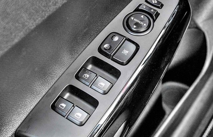 Kia Picanto 1.2 DPI 5 AMT GT Line –kokpit, sterowanie szybami i lusterkami