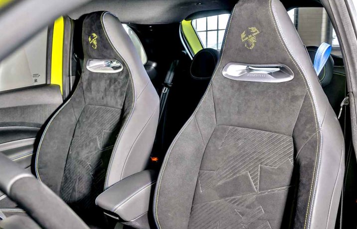 Abarth 500e (2024) – wnętrze, fotele