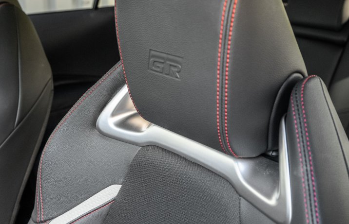 Toyota Corolla TS Kombi - zagłówek