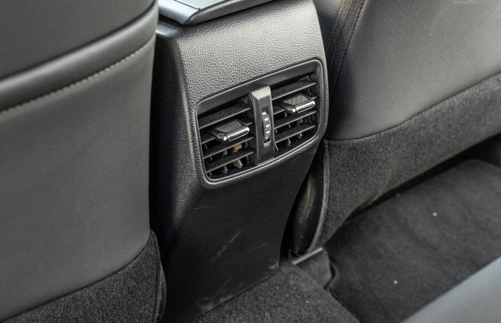 Toyota Corolla TS Kombi - tył konsoli