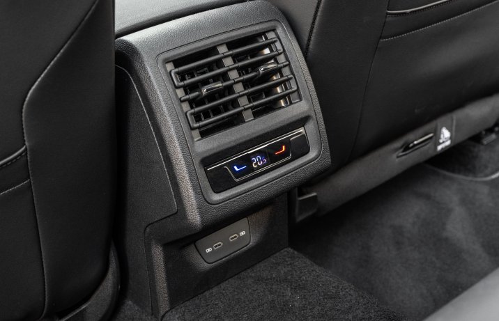 Volkswagen Golf Variant - tył konsoli