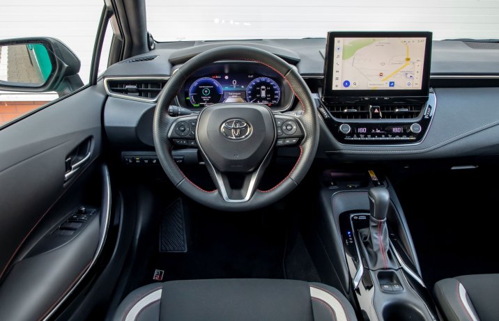 Toyota Corolla TS Kombi - kokpit