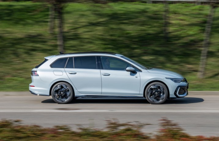 Volkswagen Golf Variant - bok