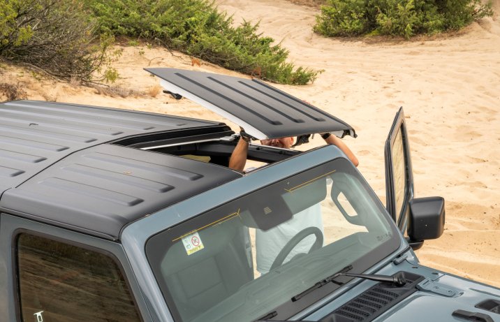 Jeep Wrangler Unlimited - panel dachowy