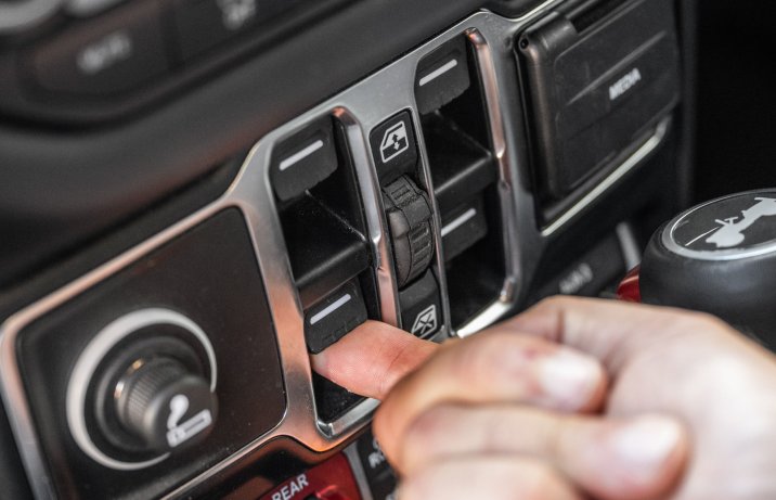 Jeep Wrangler Unlimited - panel szyb