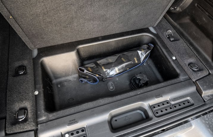 Jeep Wrangler Unlimited - schowek pod dnem