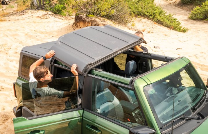 Ford Bronco - tylny panel dachowy