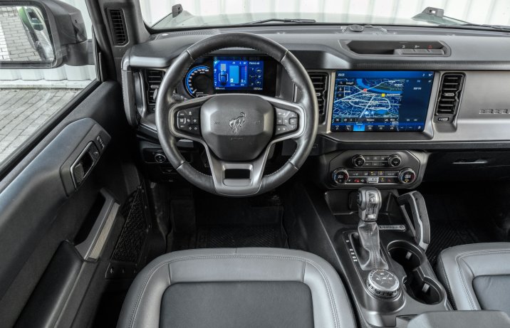 Ford Bronco - kokpit