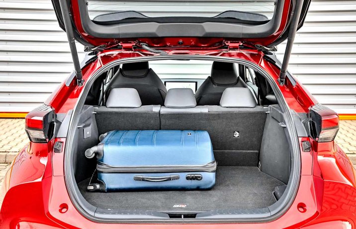 Toyota C-HR 2.0 Hybrid Dynamic Force Plug-in GR Sport (2024) – bagażnik