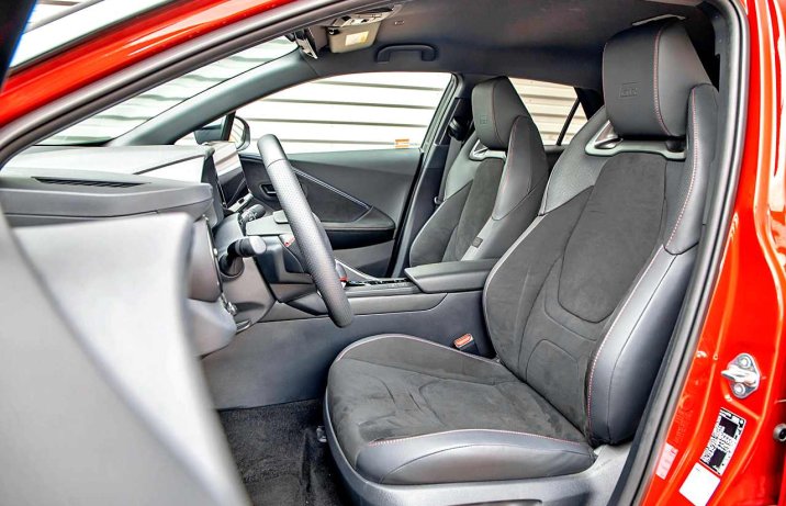 Toyota C-HR 2.0 Hybrid Dynamic Force Plug-in GR Sport (2024) – fotele