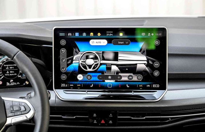 Volkswagen Golf 1.5 TSI eHybrid Edition 50 – deska rozdzielcza, wyświetlacz, klimatyzacja