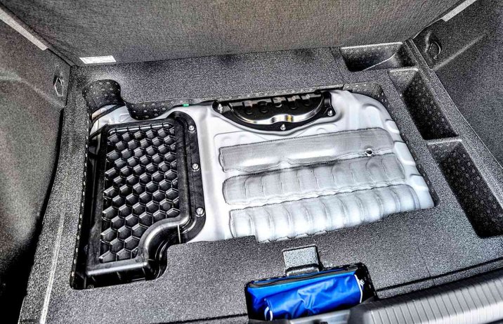 Volkswagen Golf 1.5 TSI eHybrid Edition 50 – akumulator w bagażniku