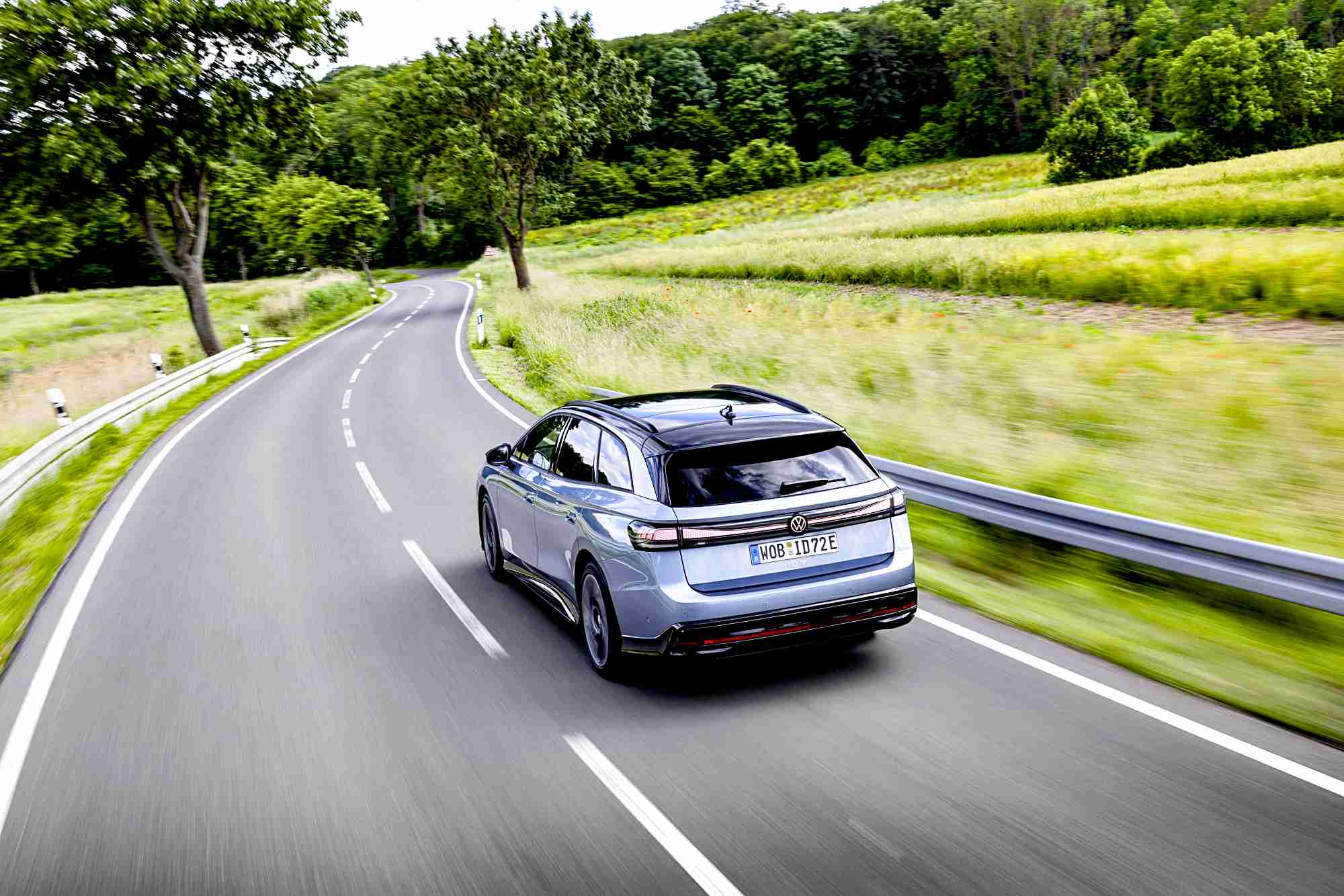 Volkswagen-ID.7-Tourer-2024-tyl