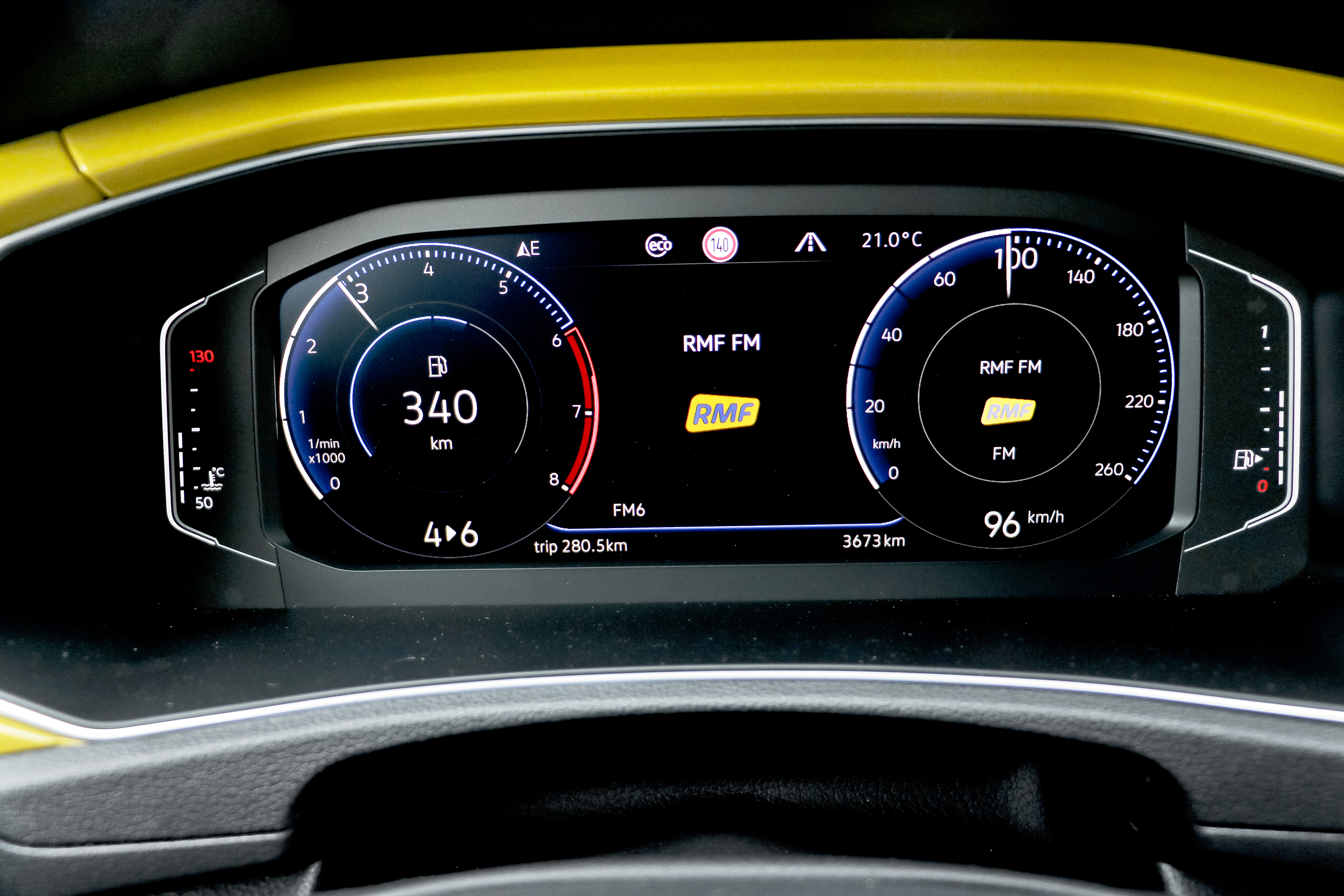 zaskakujace rozwiazania_przyspieszanie z mocno wcisnietym gazem