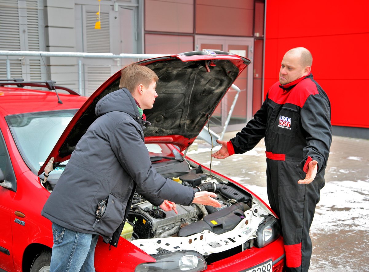 Dlaczego coraz trudniej naprawić auto? Koszty, mechanicy, konstrukcja pojazdów, części zamienne