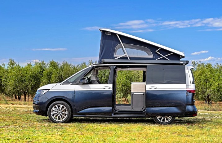Volkswagen California (2024) – bok