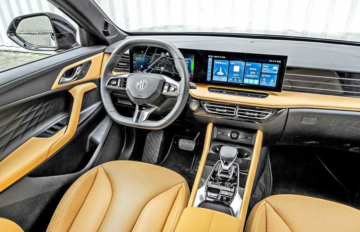 MG HS 1.5T AUT 170 KM Exclusive (2024) – deska rozdzielcza