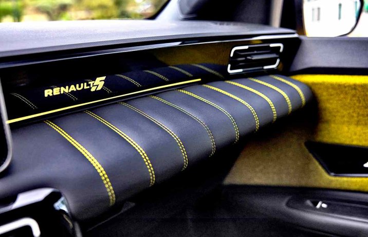 Renault 5 E-Tech 100% Electric 2024 – deska rozdzielcza przed pasażerem