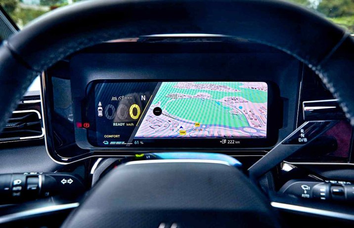 Renault 5 E-Tech 100% Electric 2024 – deska rozdzielcza, wyświetlacz przed pasażerem