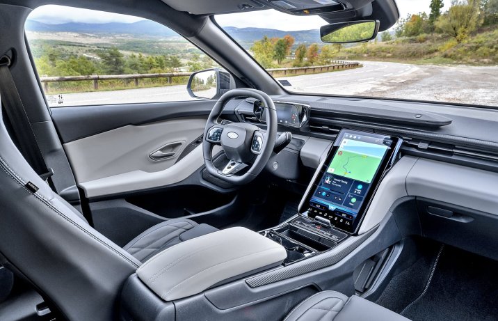 Ford Capri 2024 – wnętrze, deska rozdzielcza