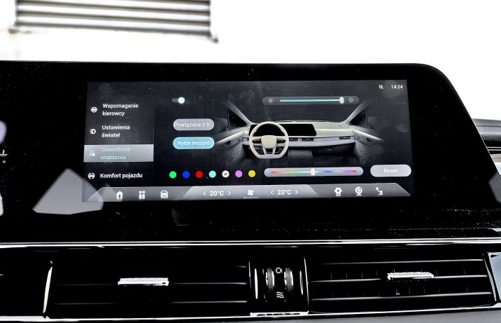 Omoda 5 (2024) 1.6 T-GDI 7DCT Premium – deska rozdzielcza, wyświetlacz, regulacja podświetlenia