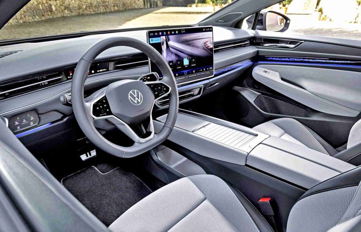 Volkswagen ID.7 Tourer 2024 – wnętrze, deska rozdzielcza