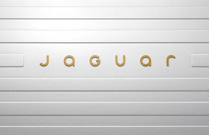 Nowy napis Jaguar