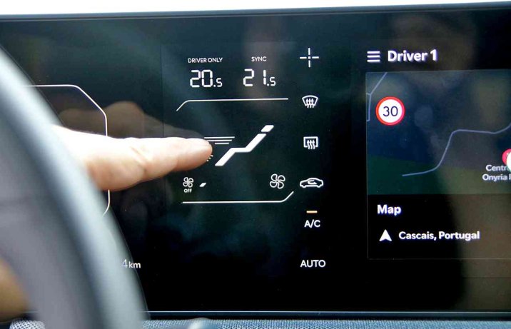 Kia EV3 (2024) – wnętrze, wyświetlacz, sterowanie klimatyzacją