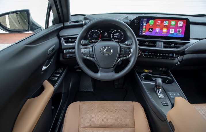 Lexus UX - kokpit