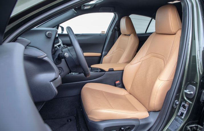 Lexus UX - fotele
