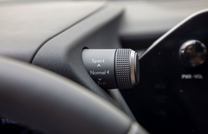 Lexus UX - tryby jazdy