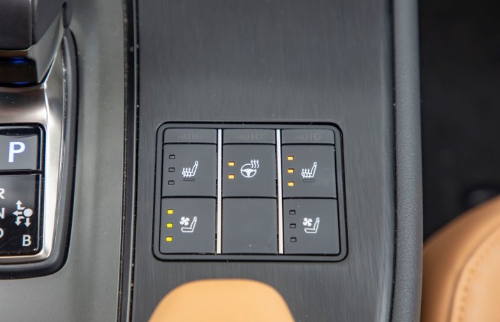 Lexus UX - ogrzewanie