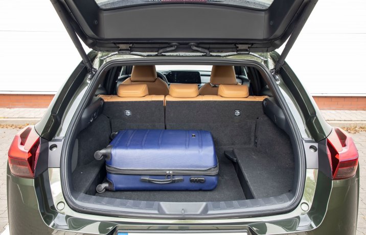 Lexus UX - bagażnik