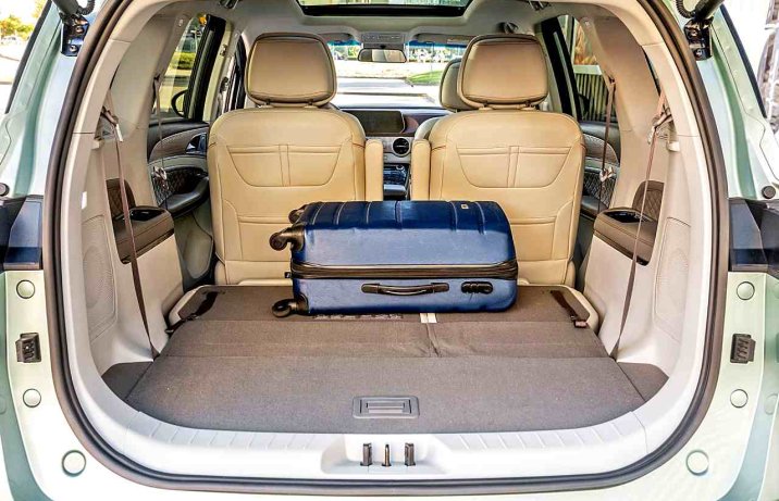 Forthing U-Tour 1.5 T GDI 7DCT – bagażnik, dwa rzędy siedzeń