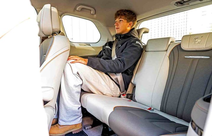 Forthing U-Tour 1.5 T GDI 7DCT – fotele, trzeci rząd