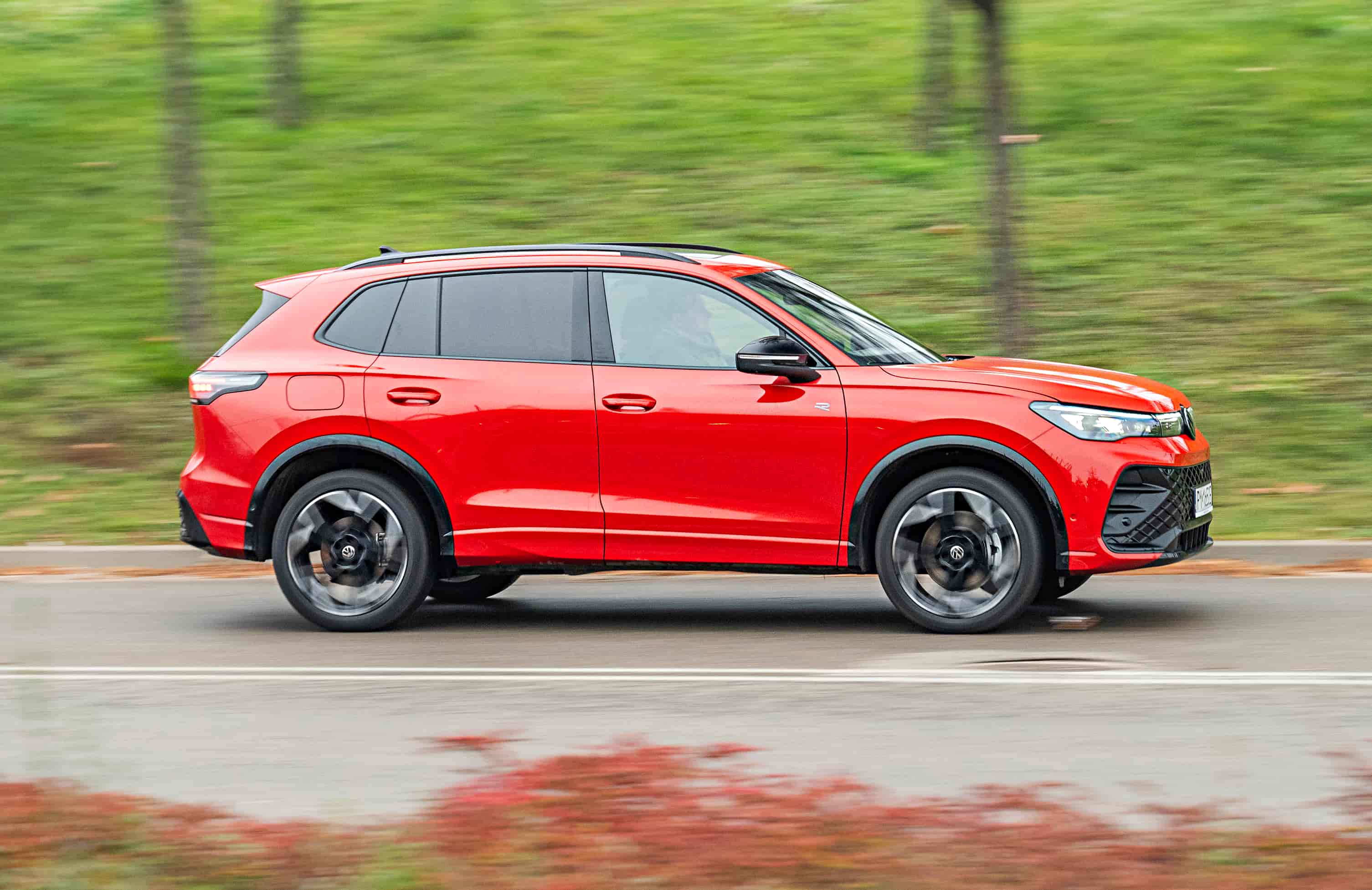 Volkswagen-Tiguan-III-1.5-eHybrid-R-Line-test-bok